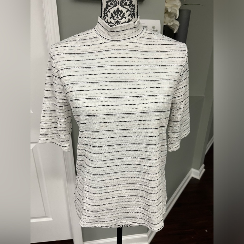 Apt. 9 size medium white with black stripes short sleeve top